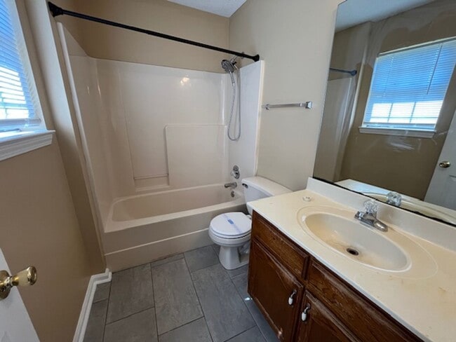 Building Photo - Renovated 3 Bedroom 2 Bath Home for Rent!!
