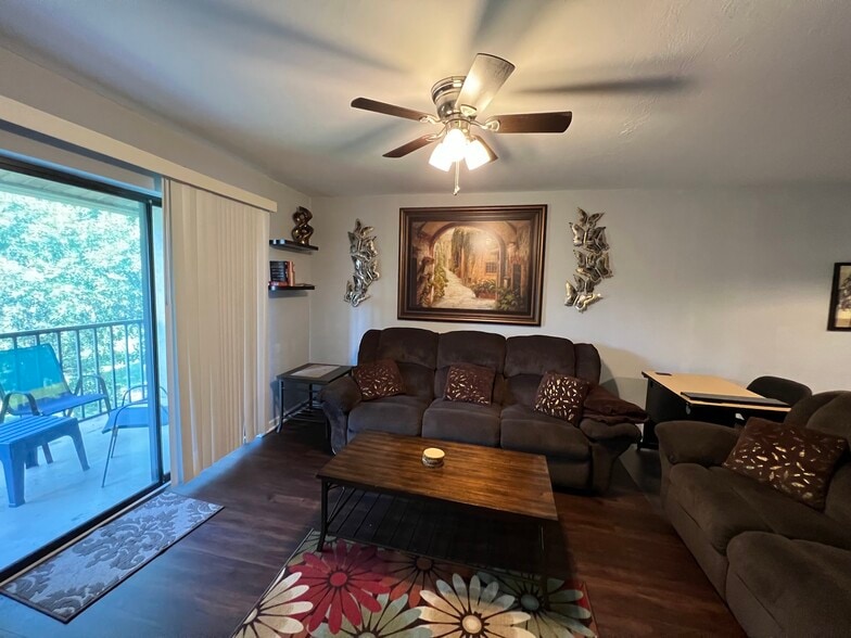 Building Photo - 500 Windsong Cir