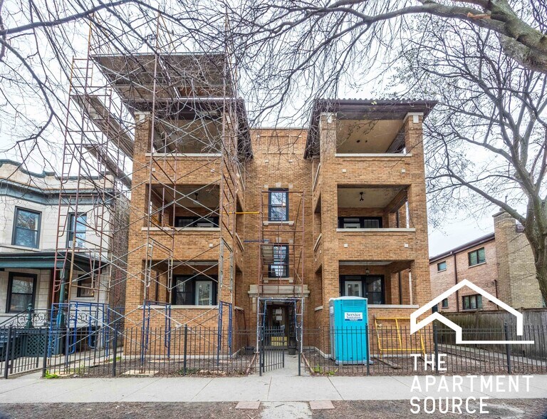 Building Photo - 4410 N Greenview Ave