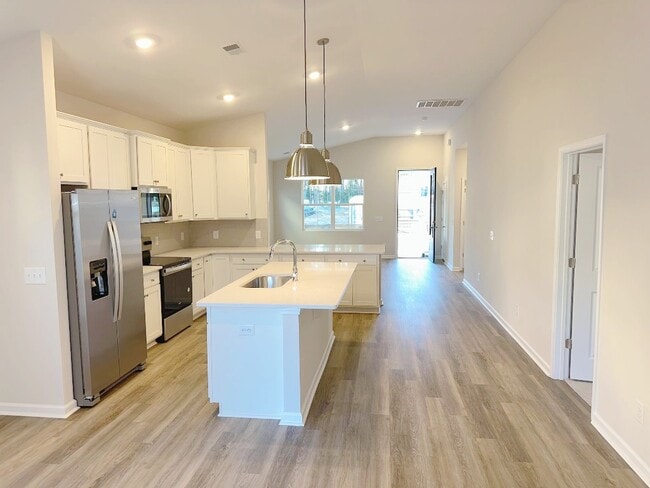 Building Photo - 192 Standing Oaks Dr