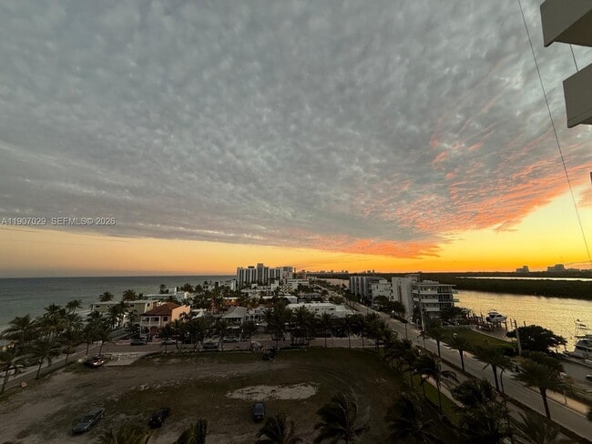 Building Photo - 3111 N Ocean Dr