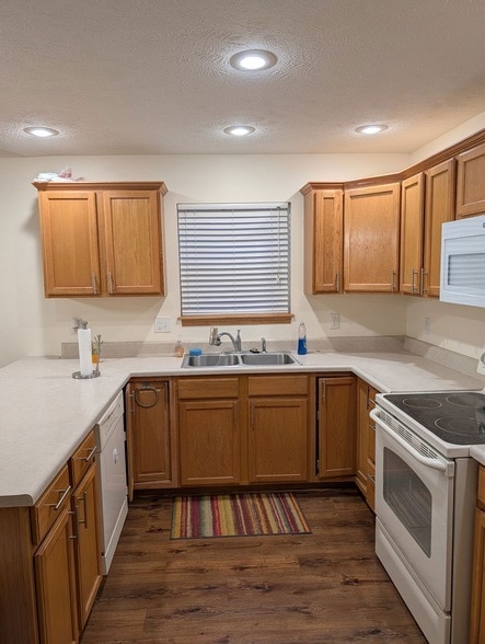 Building Photo - 1001 Wartburg Dr