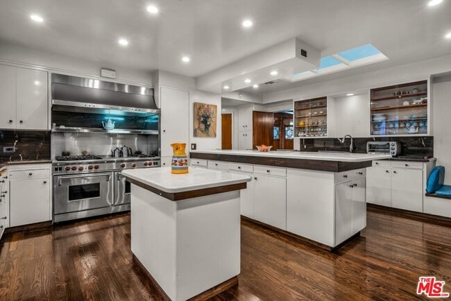 Building Photo - 829 Whittier Dr