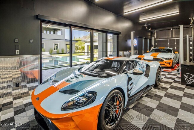 Building Photo - 10110 E Siesta Ln