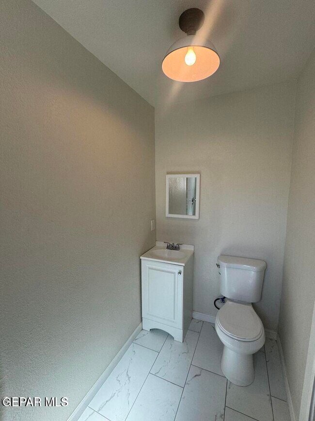 Building Photo - 209 Hadlock St