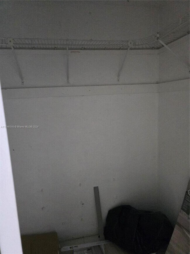 Building Photo - 1351 NE 191st St