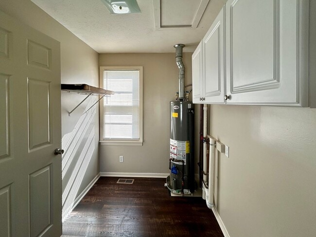 Building Photo - 2 Bedroom in SW Wichita, KS