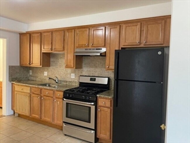 Primary Photo - 84-86 Maverick Street LLC