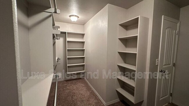 Building Photo - 4716 River Mesa Dr