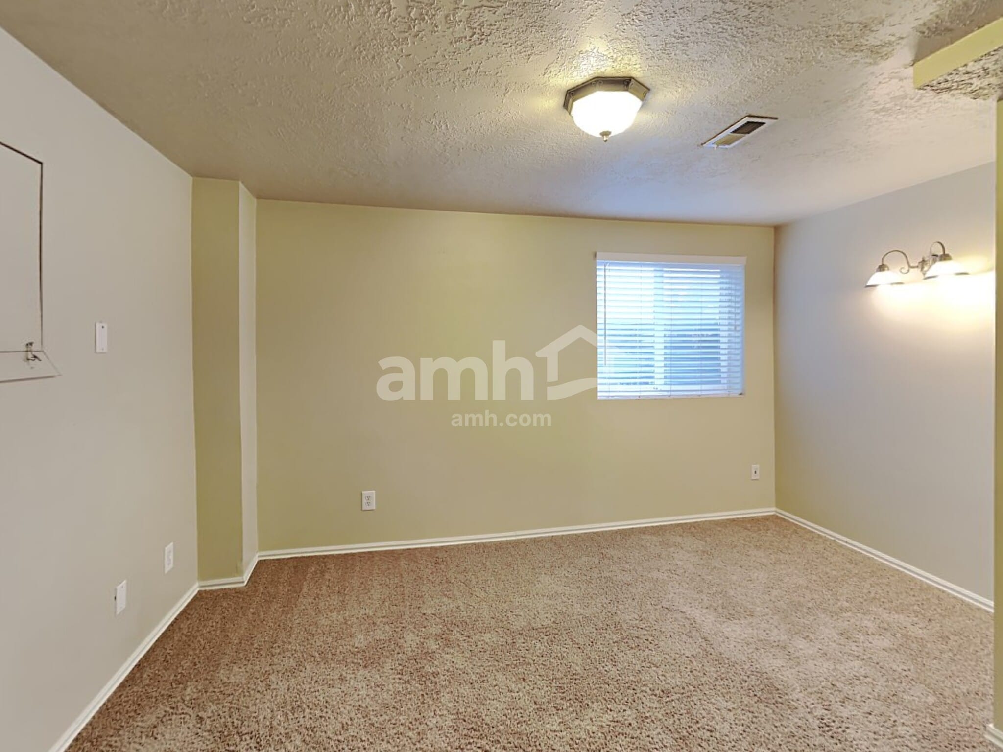 Building Photo - 911 N 2350 W
