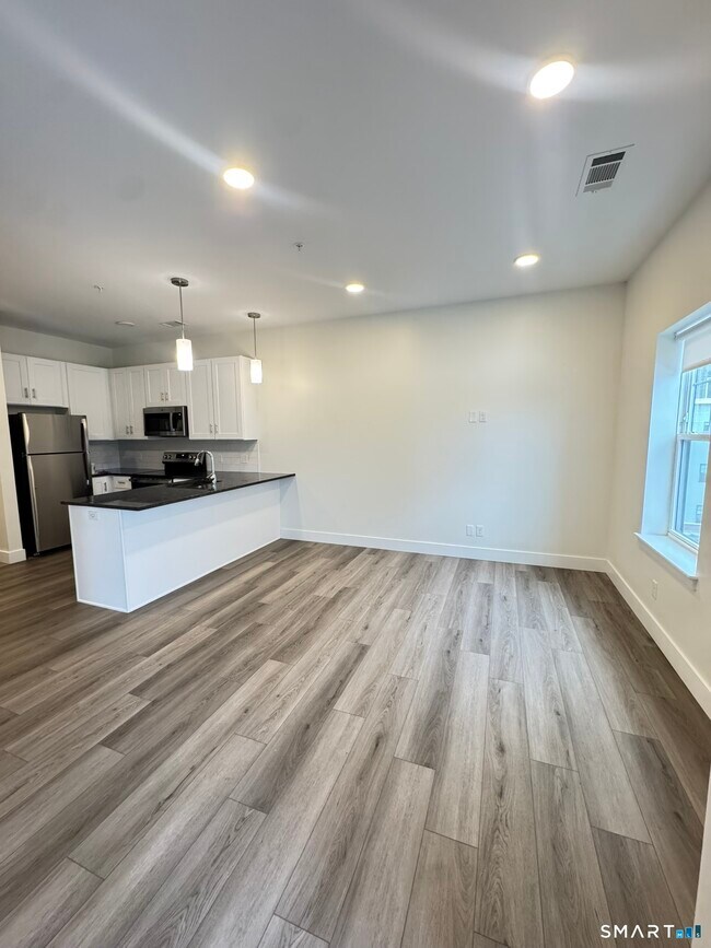 Building Photo - 414 Berlin Tpke