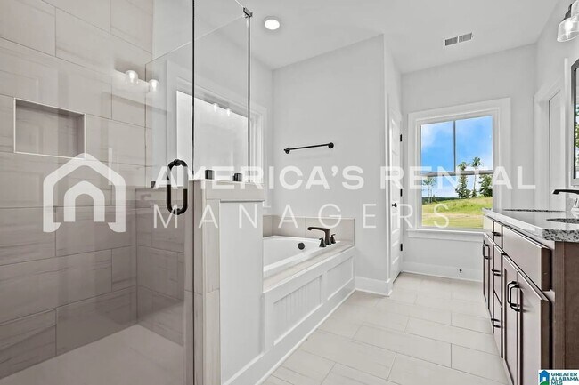 Building Photo - Rare 5 Bedroom Home for Rent!
