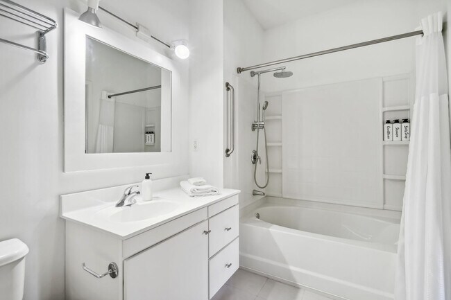 Building Photo - 616 Washington Ave S