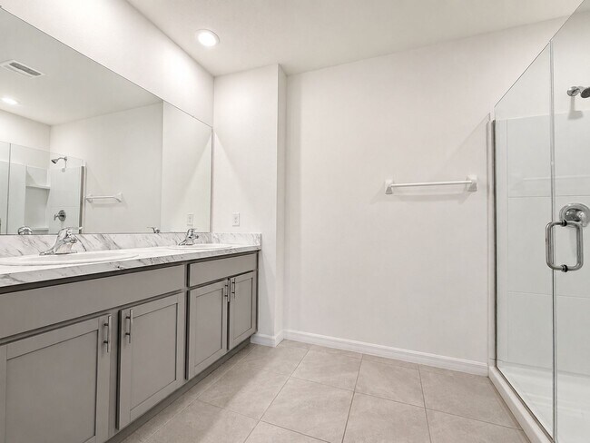 Building Photo - Family-Friendly lifestyle living in this 5Bedroom/3Bath spacious Odessa home!