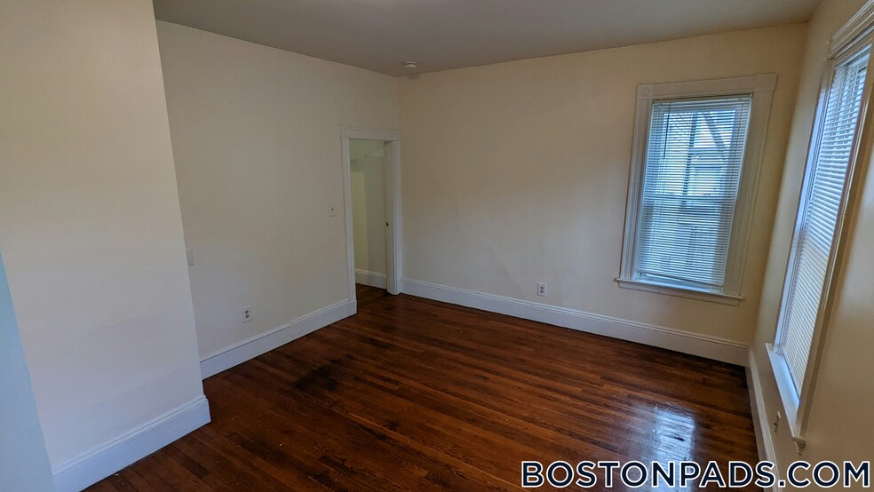Building Photo - 64 Day St