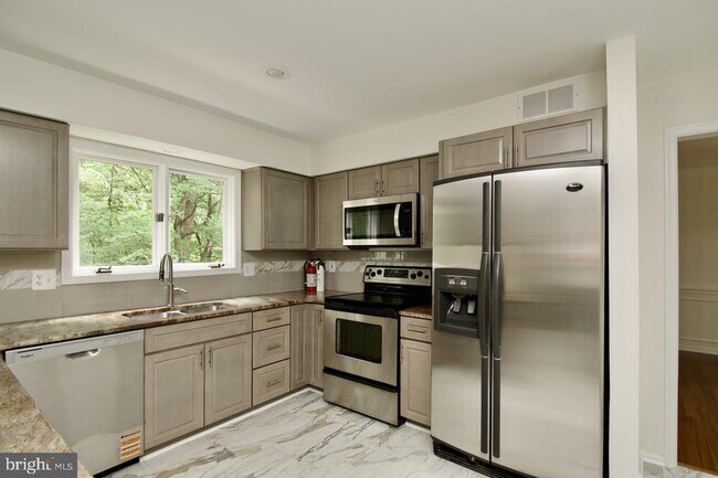 Building Photo - 8614 Oak Chase Cir