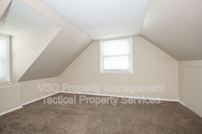 Building Photo - 374 E 232nd St