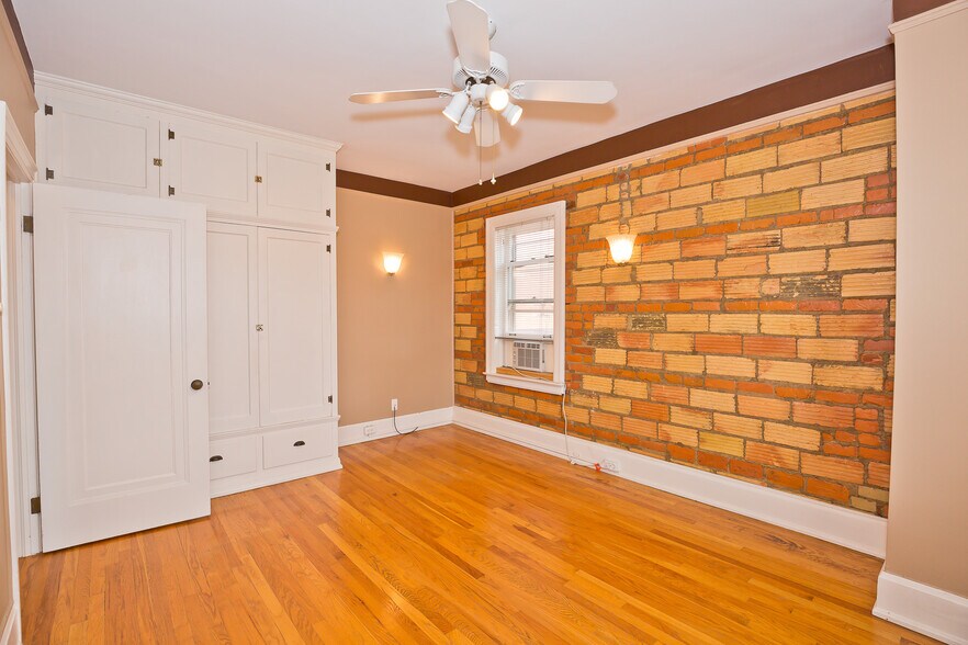 Building Photo - 327 Southfield Rd