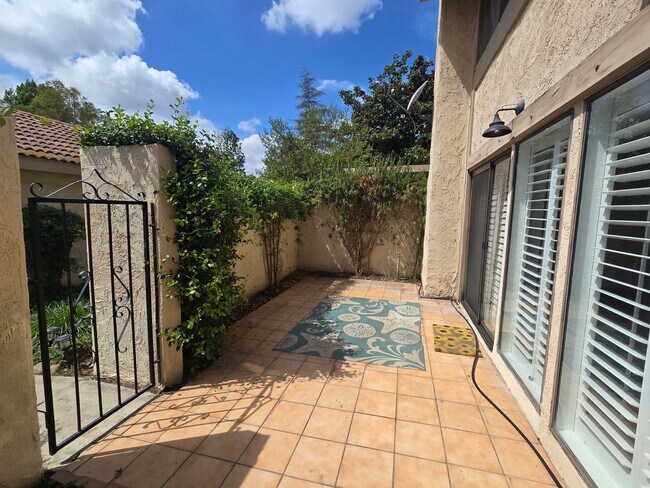 Building Photo - Hawarden Hills Home