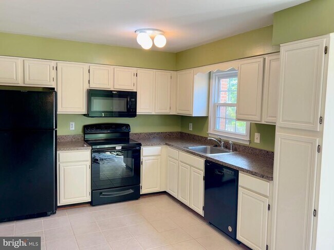 Building Photo - 12052 Stallion Ct