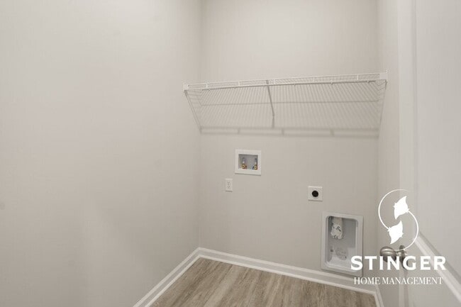 Building Photo - 585 Dreher Dr