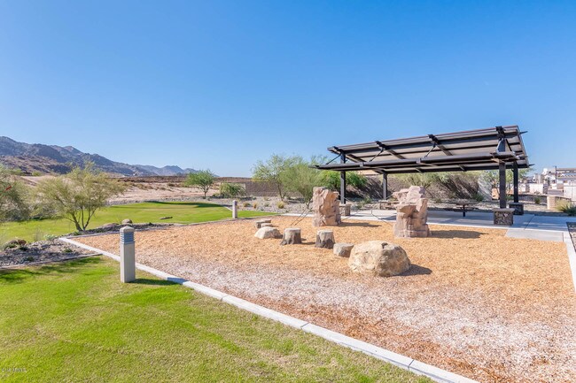 Building Photo - 927 E Paseo Way