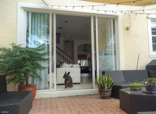 Building Photo - 4 br, 3 bath Townhome - 4253 SW 124th Ter