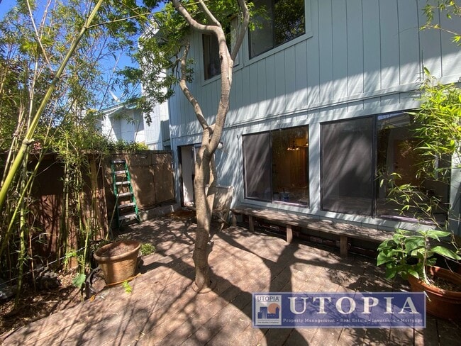 Building Photo - Charming 3 bed, 1.5 bath home in Live Oak, close to the beach and local markets