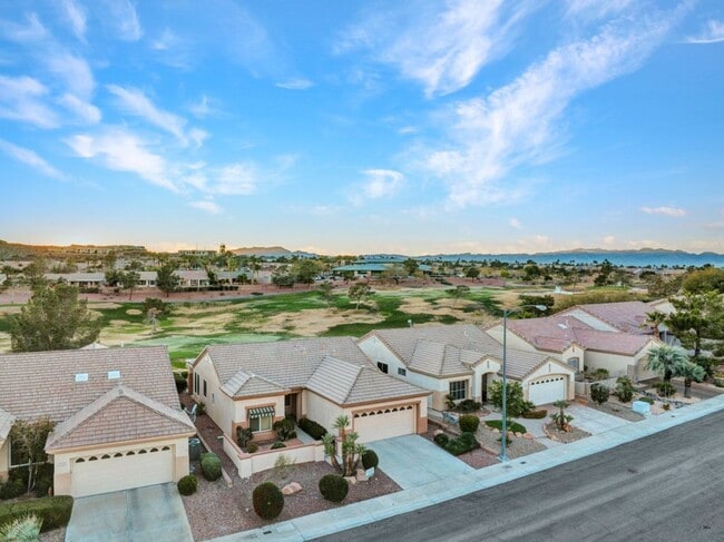 Building Photo - Beautiful Single-Story Home on the Golf Course in Sun City MacDonald Ranch (55+ Community)