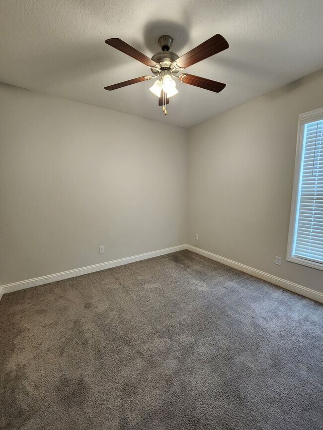 Building Photo - Charming 4-Bedroom Home with Modern Finishes in Hahira, GA - Lawn Care Included