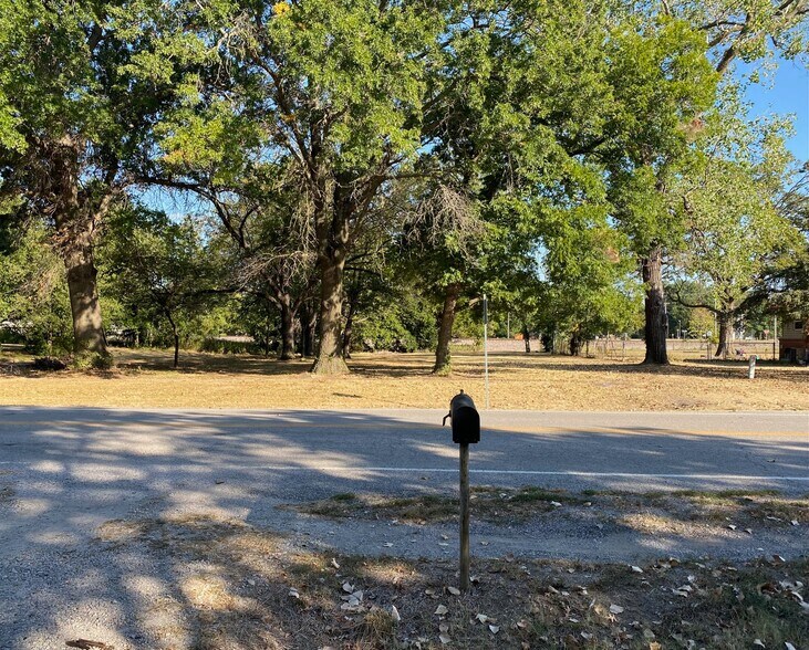 open treed lots directly across the street - 923 Olive St.