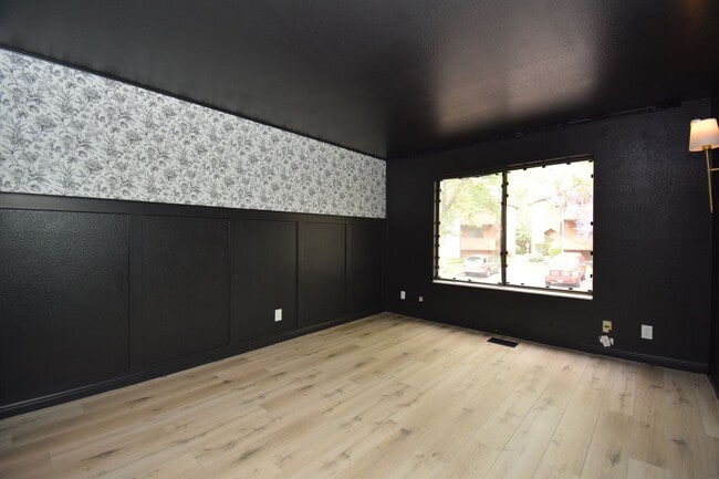 Building Photo - Charming 1 Bed 1 bath Condo in the Heart of Fort Union!!!