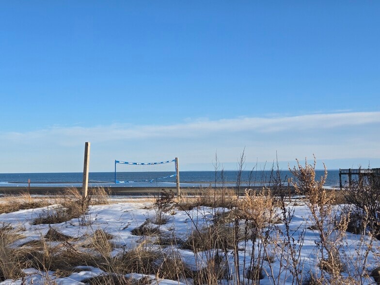 Building Photo - 32 Monroe St