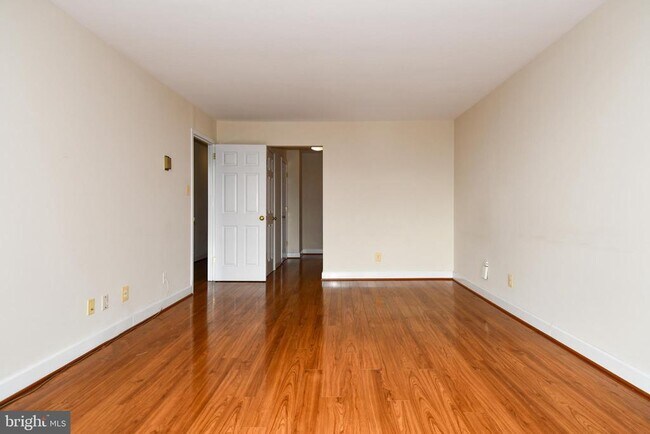 Building Photo - 4620 N Park Ave