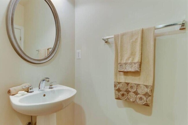 Building Photo - 2149 Red Vine Dr