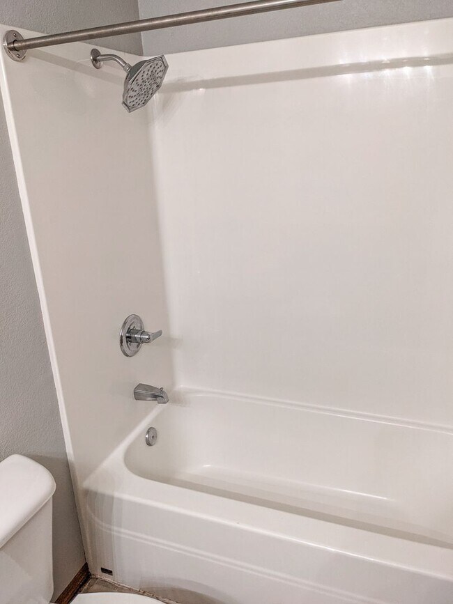 Building Photo - 4528-4532 Poinsettia St NE