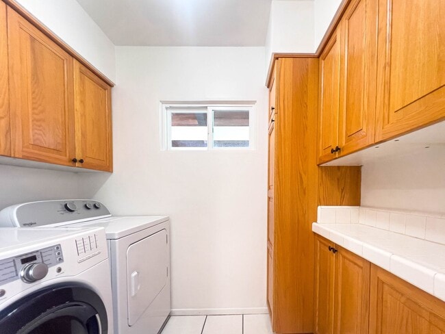Building Photo - Spacious 3BR Home in Prime Burbank!