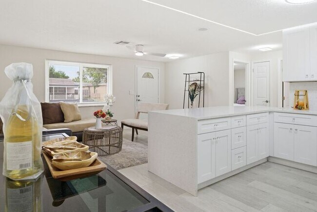Building Photo - Renovated Home near downtown New Port Richey