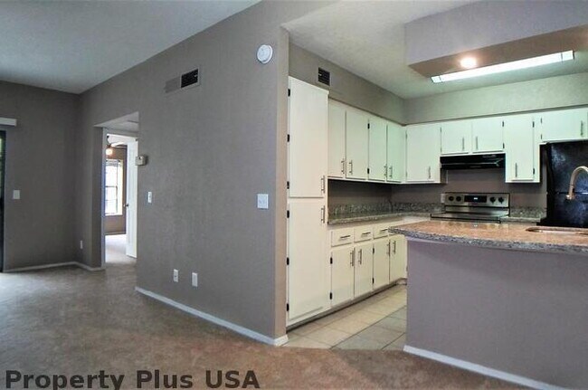 Building Photo - "Chic Scottsdale Retreat: Cozy 1-Bedroom Gem with Modern Comforts!"