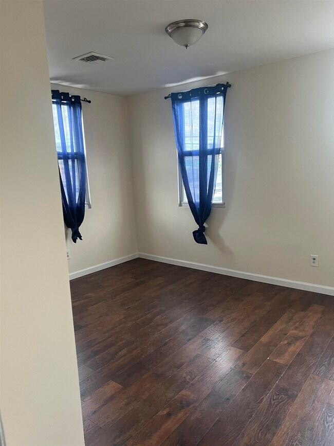 Building Photo - 3523 KENNEDY Blvd