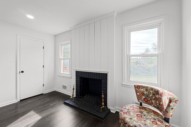 Building Photo - 743 Lancaster Rd