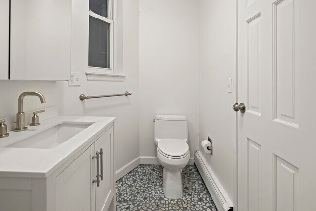 Building Photo - 226 1st St
