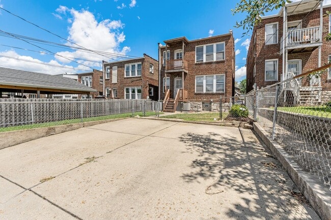Building Photo - 3946 Fairview Ave