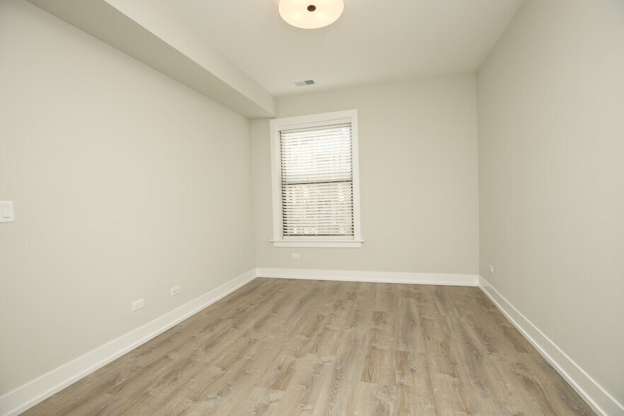 Building Photo - 1005 Crain St