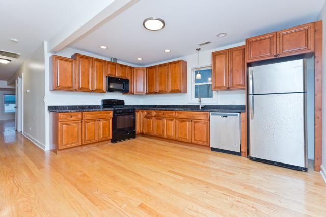 Building Photo - 3 bedroom in Evanston IL 60201