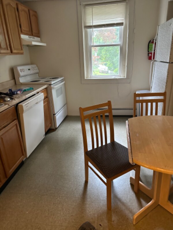 Building Photo - 240 E 1st St