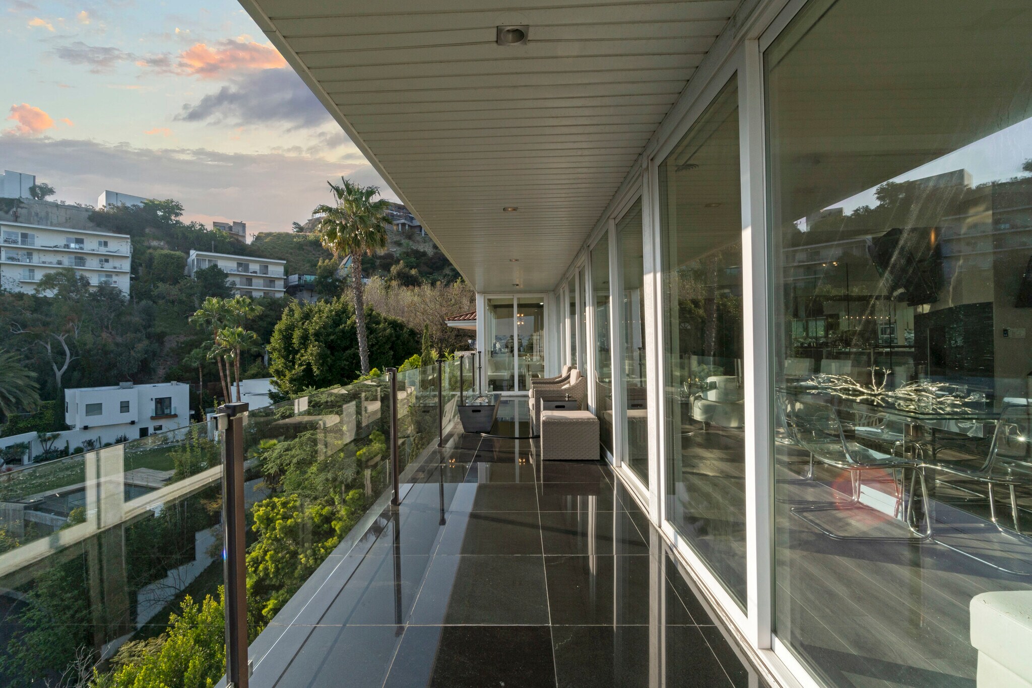 Building Photo - 1737 Sunset Plaza Dr