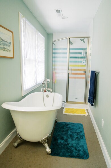 Primary Ensuite Bathroom - 2301 Jessup Cir