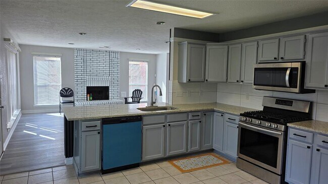 Building Photo - 16403 Salinas Ln