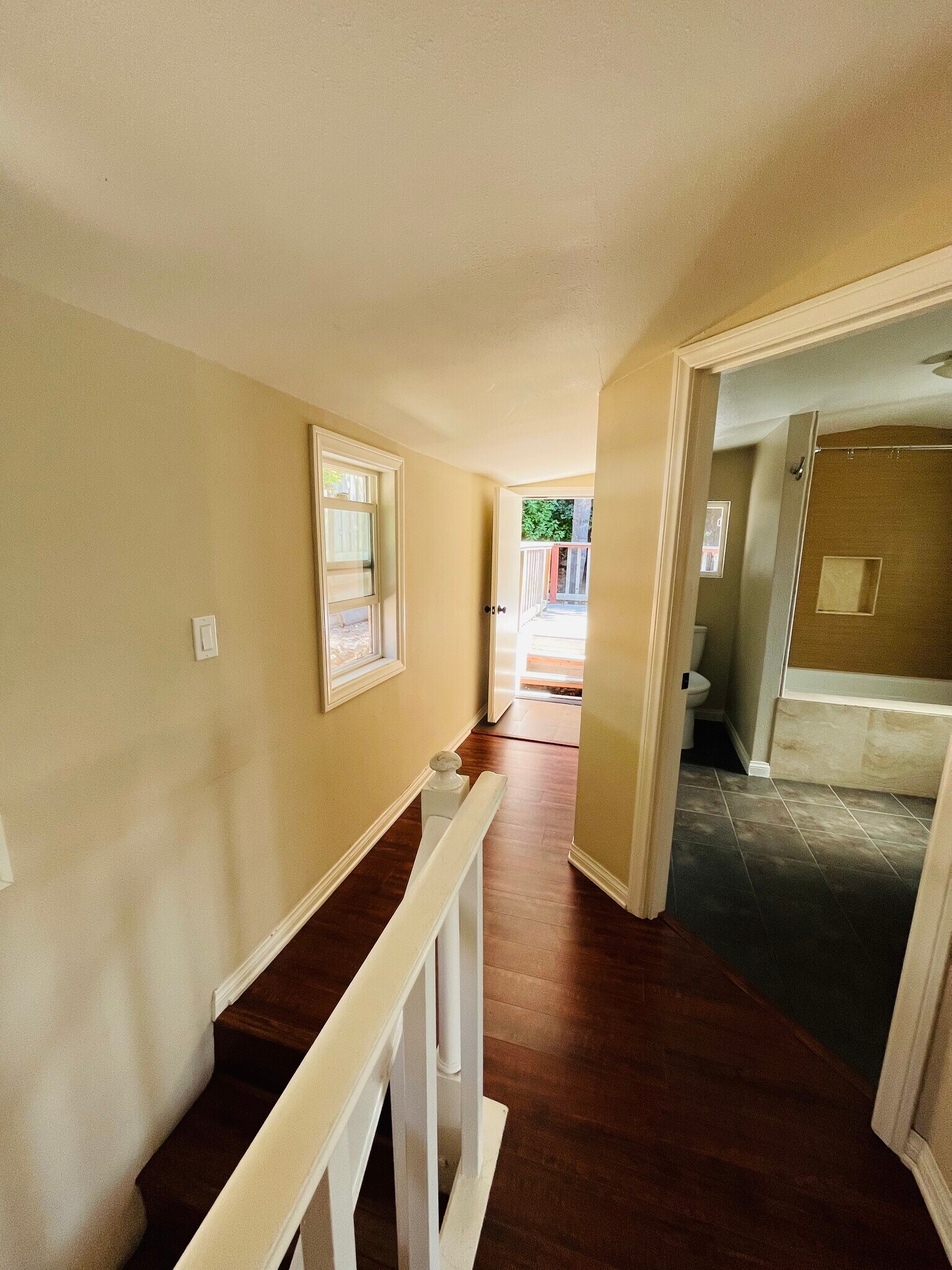 Building Photo - 618 Woodland Dr